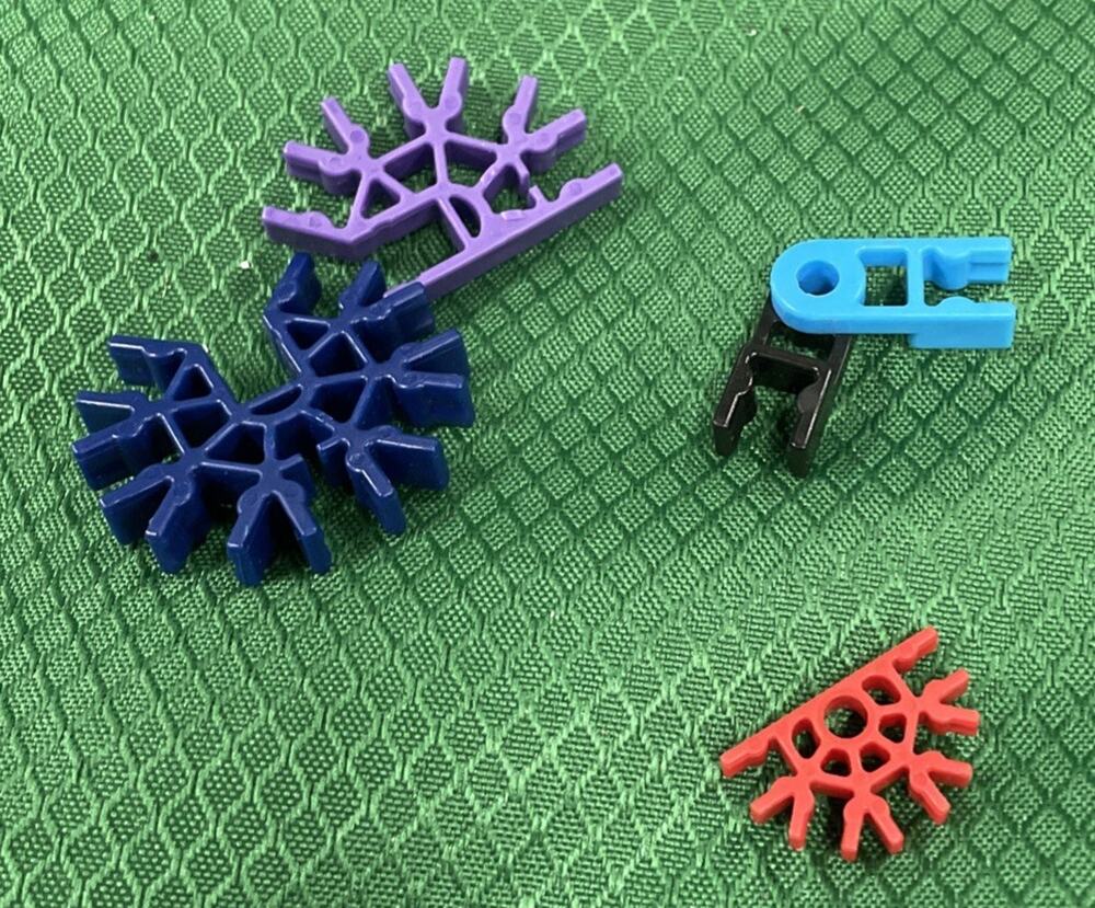 K'Nex 4 KNex replacement pieces lot